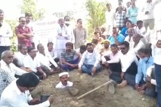 Agitation by burying farmers