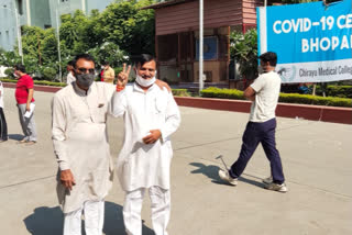 Both leaders outside chirayu Hospital