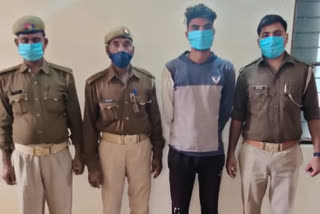 पुलिस के गिरफ्त में शातिर युवक.