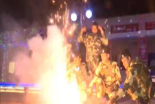 jawans-deployed-at-borders-celebrate-diwali