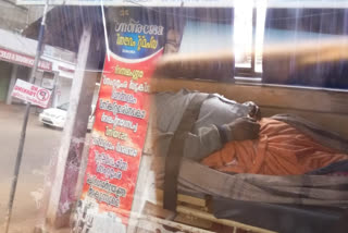 ഇടുക്കി  rajakat road worker  rajakat  road worker  upputhodu  upputhodu native died  upputhodu native  heart attack  ഉപ്പുതോട് സ്വദേശി മരിച്ചു  ഉപ്പുതോട് സ്വദേശി  ഉപ്പുതോട്  രാജാക്കാട്ട്  റോഡ് പണി  idukki  ഹൃദയാഘാതം