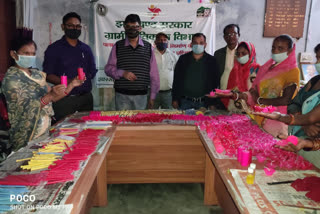 Sakhi Mandal made candles for Diwali in giridih