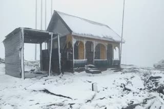 وادی گریز میں موسم کی پہلی برف باری