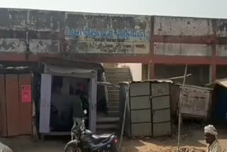 Shopping complex turned into ruins in Kanhiwara of Seoni