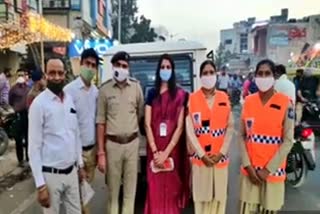 mask-distribution-program-by-hdfi-institute-and-police-in-ahmedabad
