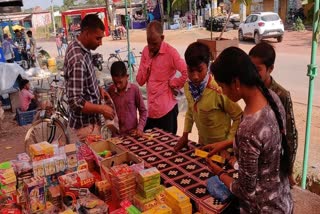 traders-happy-over-sale-of-goods-in-dhanteras-market-amidst-diwali-festival-in-bemetara