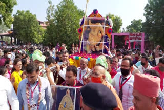 Devotees Donate gold garments in sarangpur Hanumanji Temple worth rupees 6.5 crore