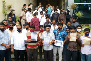 lorry owners protest against RTO officers