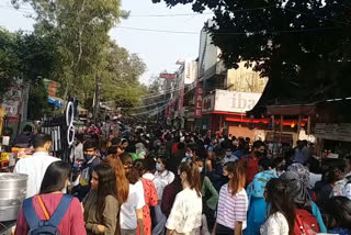 shopping in Delhi's Sarojini Nagar Market