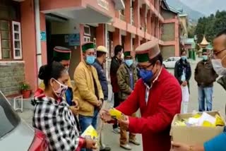 pp kits and mask distribute in health workers of reckong peo area hospital