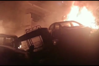 Fire in vehicles parked outside in ghaziabad