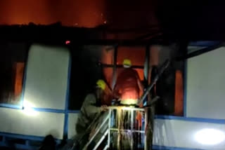 House gutted in fire mishap  fire mishap in Kullu village  Himachal Pradesh's Kullu  Gadsa village  Gadsa village fire mishap  Kullu  ഹിമാചൽ പ്രദേശ്  കുളു  ഗാഡ്‌സ  തീ പിടിത്തത്തിൽ വീട് കത്തി നശിച്ചു  തീ പിടിത്തം  വീട് കത്തി നശിച്ചു  കുളുവിൽ തീ പിടിത്തം