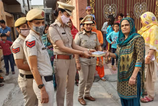 faridabad womens police wishes diwali by distributing sweets to women