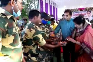 Anil Deshmukh celebrates Diwali with jawans at Gadchiroli PS