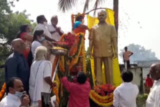 statue opening