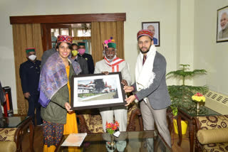 Badminton player saina nehwal couples meet himachalpradesh governer bandaru dattatreya