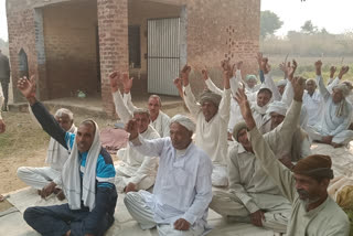 khatiwas village farmers protest for increase compensation in charkhi dadri