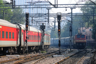 दक्षिण-मध्य रेलवे में और 4 विशेष ट्रेनें शामिल, लगेगा साधारण किराया