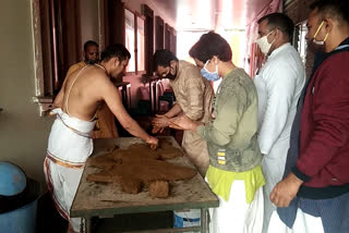 "Govardhan Pooja" pompously performed at ISKCON temple in Dwarka