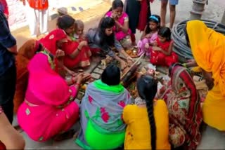 sisters-wish-for-brothers-long-life-on-occasion-of-godhan-puja-in-ranchi