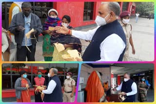 North MCD Mayor Jai Prakash distributed masks to women on occasion of Bhai Dooj