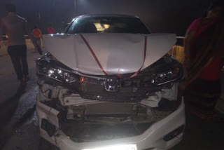 two cars collided on bridge in lucknow