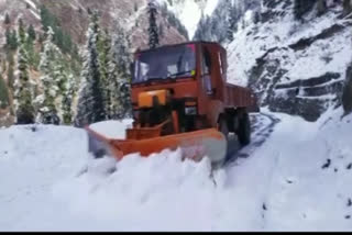 snow-clearing-operation-underway-on-j-ks-mughal-road