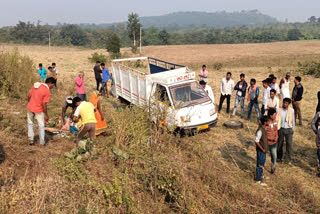 thirty five labourer injured in road accident