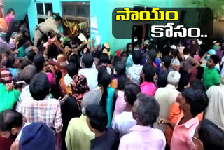 huge-crowd-at-mee-seva-centers-with-flood-victims-in-hyderabad