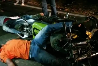 2_person_die_deu_to_bike_accident_in_west_midnapur_chandrakona