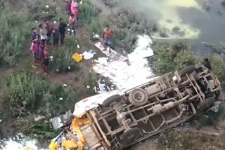 vehicle-fell-in-damodar-river-in-dhanbad