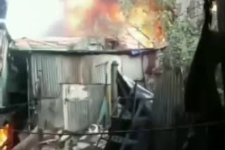 Fire breaks out at Mumbai godown  Mumbai Fire  Mumbai News  Sakinaka fire  മുംബൈയിലെ ഗോഡൗണിൽ തീപിടിത്തം  മുംബൈ തീപിടിത്തം  മഹാരാഷ്‌ട്ര തീപിടിത്തം