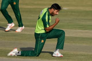 right-arm-fast-bowler-haris-rauf-apologises-to-shahid-afridi-after-dismissing-him-for-duck