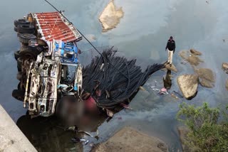 Truck fell in Tawa river
