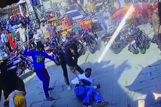 Goons beat a youth in marker in fatehabad