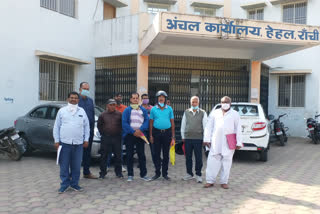 Kailashpuri Housing Committee members besiege Hehal CO office in ranchi