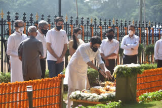 ବାଲାସାହେବ ଠାକରେଙ୍କ ଅଷ୍ଟମ ପୁଣ୍ୟତିଥିରେ ଉଦ୍ଧବଙ୍କ ଶ୍ରଦ୍ଧାଞ୍ଜଳୀ ଅର୍ପଣ