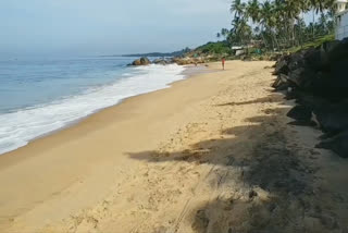 Kovalam Beach Kovalam beach deserted Kerala relaxed covid norms COVID pandemic Coronavirus Public Beaches Thiruvananthapuram Kerala News Tourists கோவளம் பீச் கோவளம் கடற்கரை சுற்றுலா கேரள செய்திகள் திருவனந்தபுரம் பொது கடற்கரைகள் கரோனா வைரஸ் கோவிட் பரவல் கேரளாவில் பொதுமுடக்கம் தளர்வு கோவலம் கடற்கரை வெறிச்சோடியது