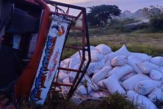 Eicher vehicle overturns at madakashira ananthapuram district