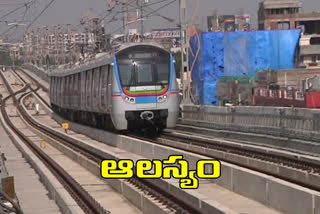 metro-trains-delay-in-hyderabad