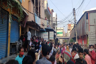 Thousands queue up to apply for Rs 10K flood relief in Hyderabad