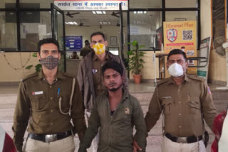 Delhi police arrested 2 snatchers in Saket