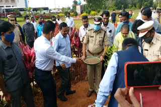 Senior IPS team visits gajwel with dgp mahenderreddy in siddipeta dist