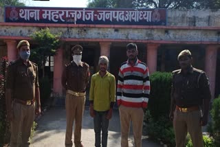 पुलिस की गिरफ्त में आरोपी.