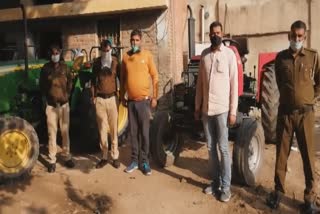 hansi police arrested two thieves who had stolen tractors