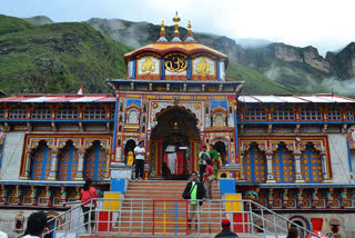 BADRINATH News doors of Badrinath Dham will be closed for winter Today Uttarakhand News பத்ரிநாத் சார்தாம் யாத்திரை உத்தரகாண்ட் பத்ரிநாத் ஆலயத்தின் நடை மூடப்பட்டது