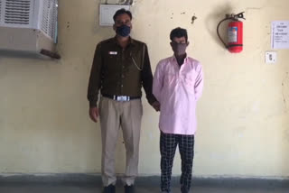 accused arrested by kashmiri gate police in delhi