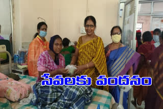 satyasai cesva trust distribution blanquets, fruits to maternity hospital at nirmal