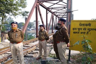 police Posted on Western Yamuna Canal railway bridge for Chhath festival