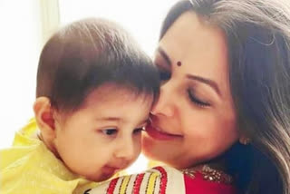 Koel Mullick with son